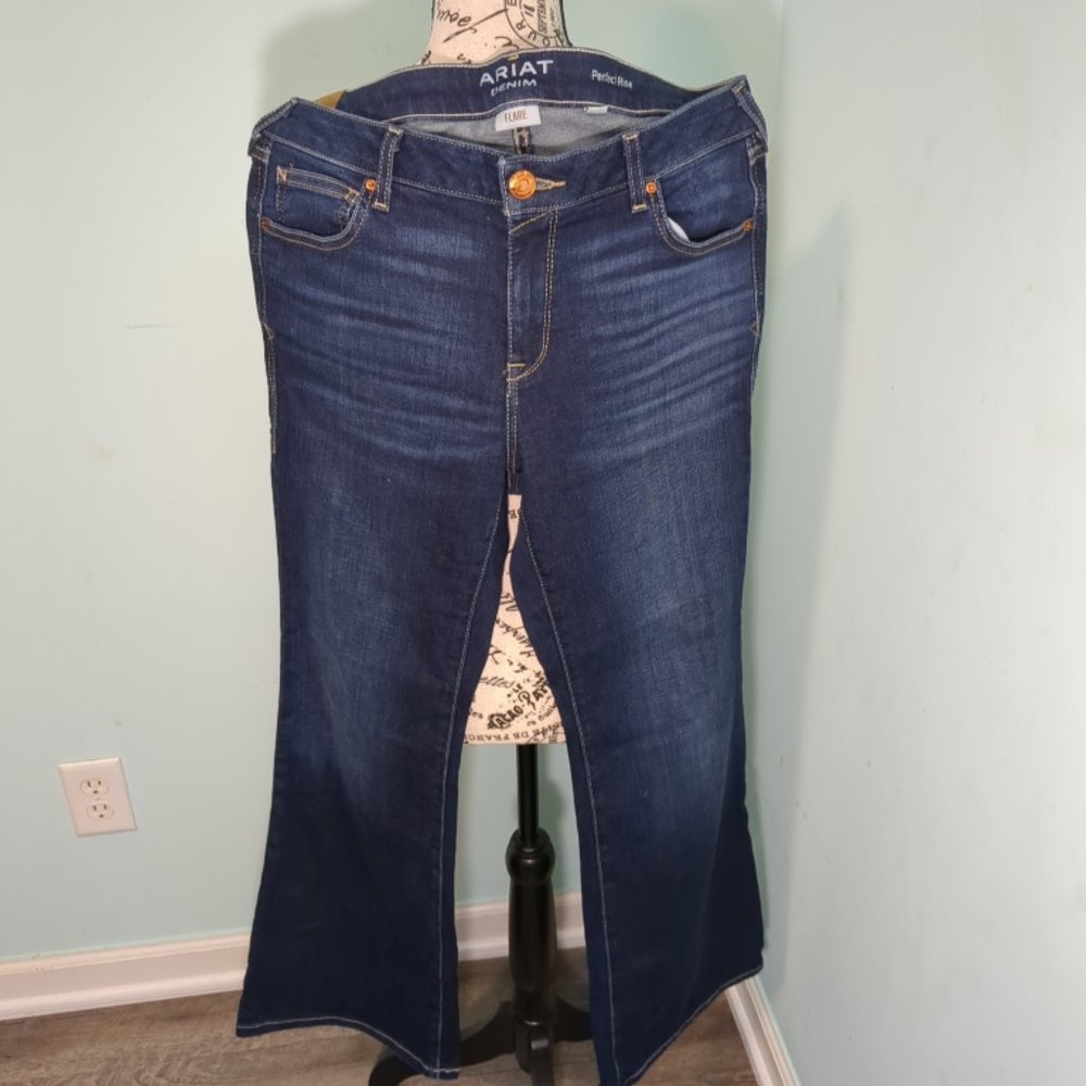 Ariat Perfect Rise Flare Jeans Size 31s